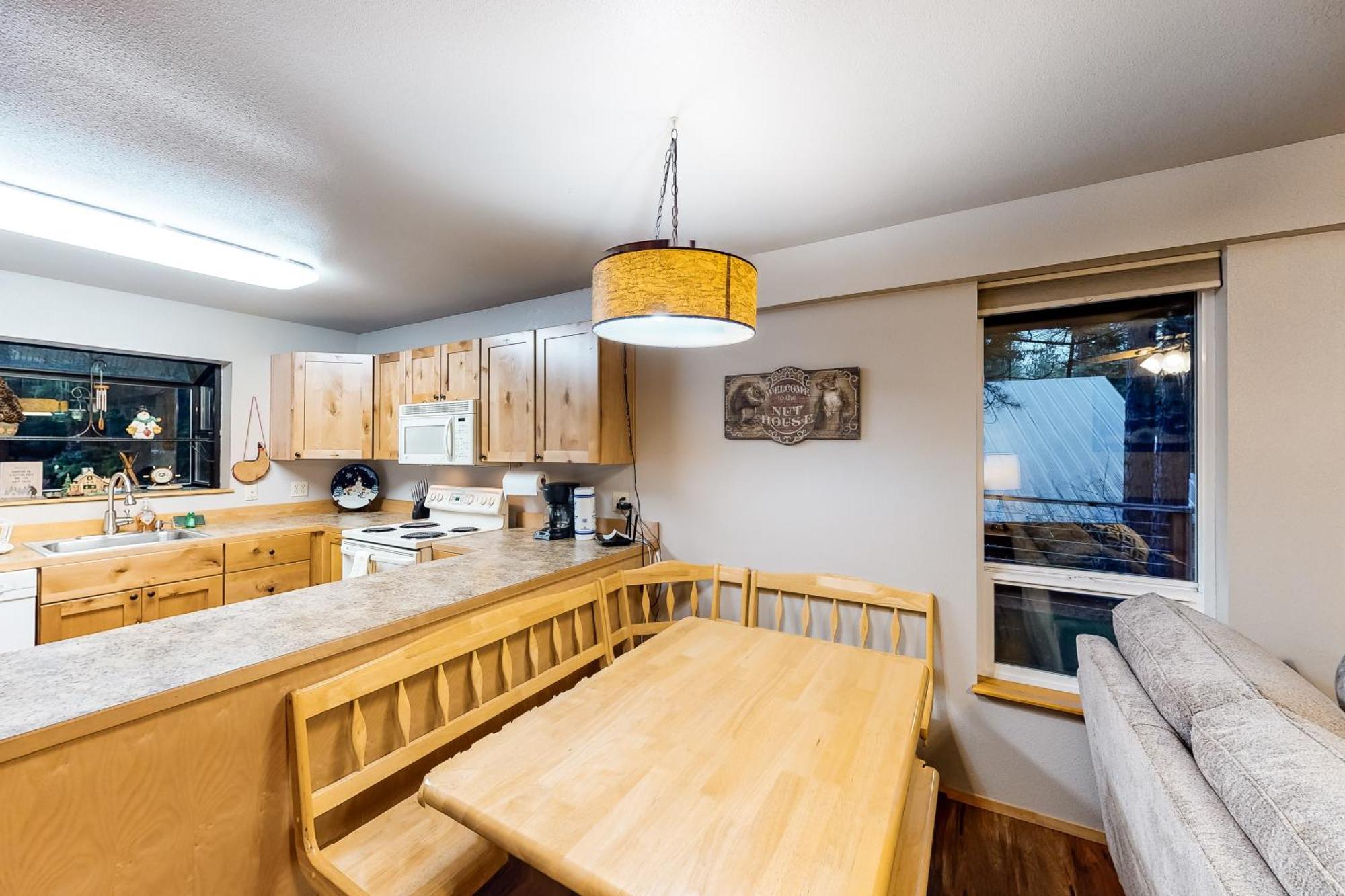 Towering Pines Cabin & Game Room レブンワース 部屋 写真
