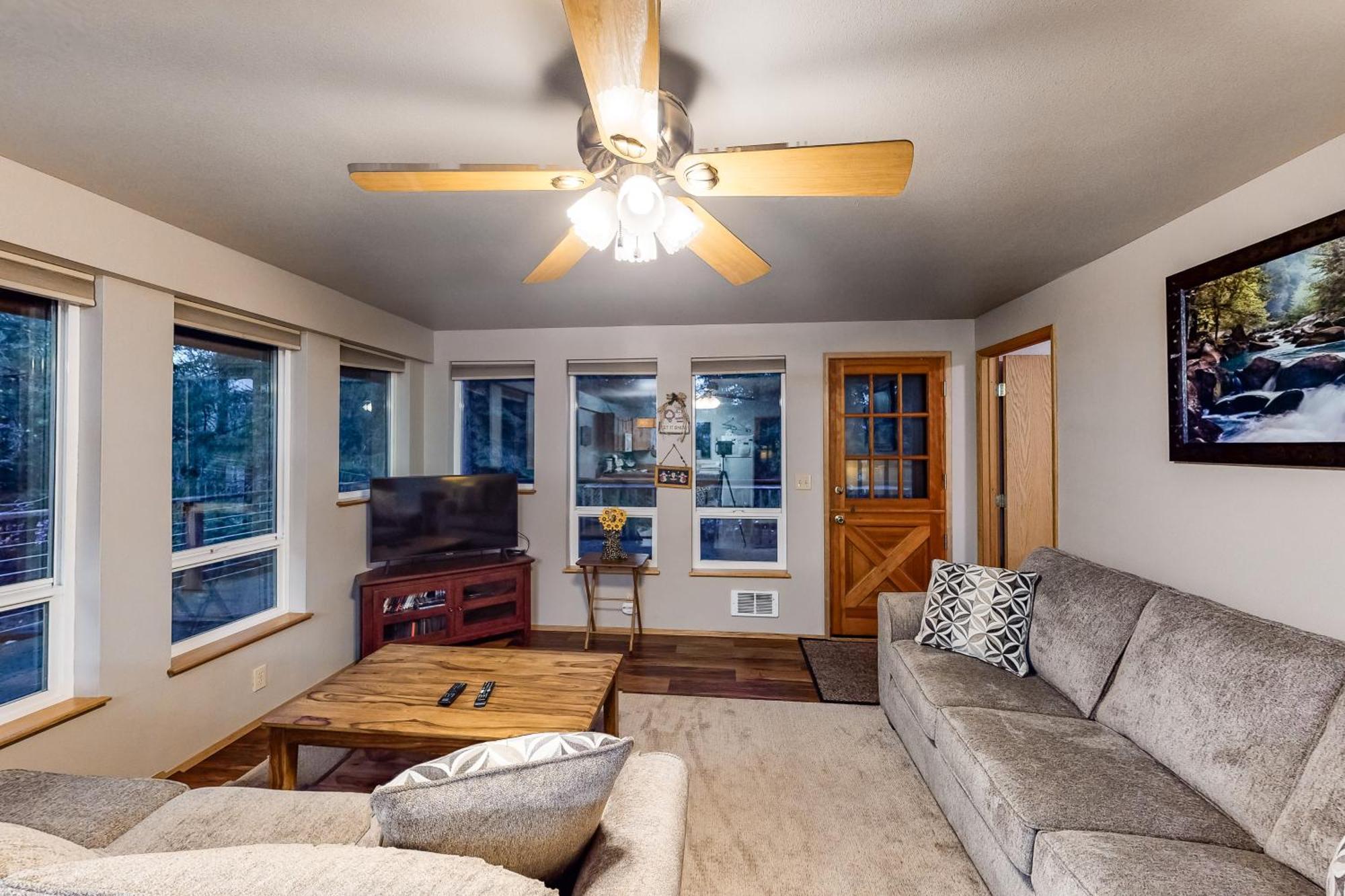 Towering Pines Cabin & Game Room レブンワース 部屋 写真