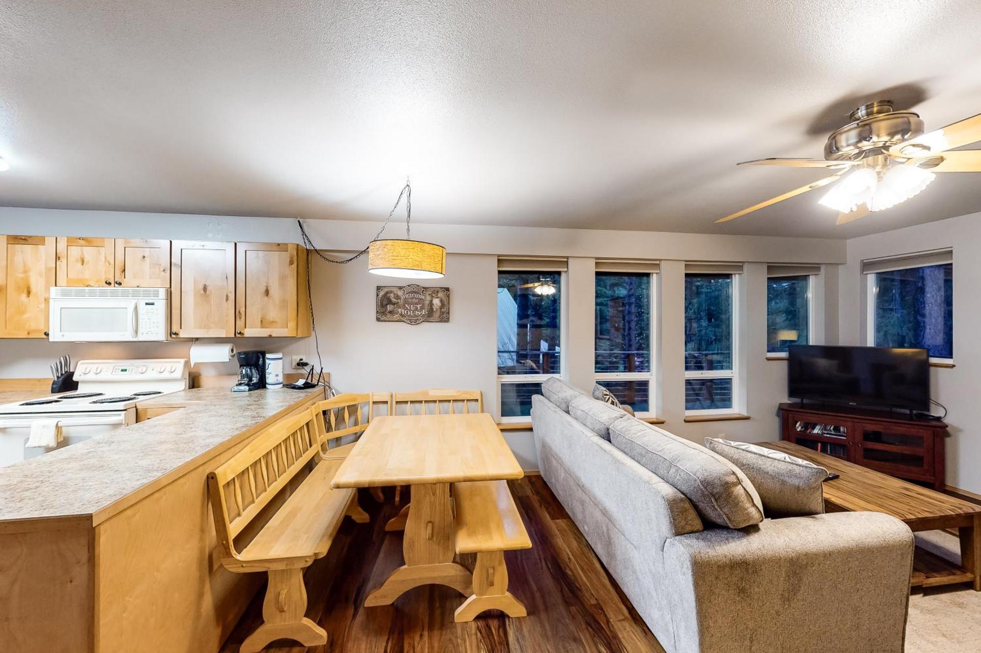 Towering Pines Cabin & Game Room レブンワース 部屋 写真