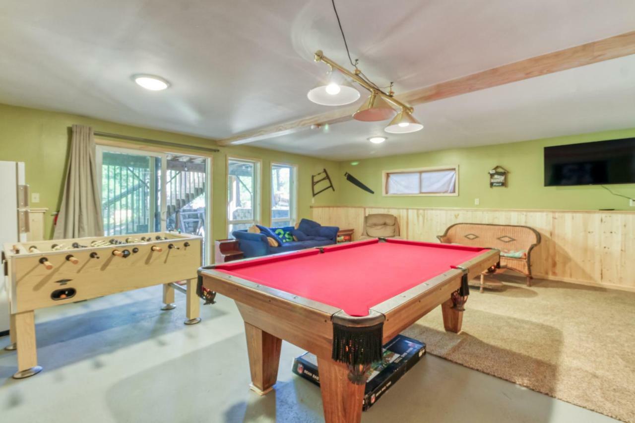 Towering Pines Cabin & Game Room レブンワース エクステリア 写真